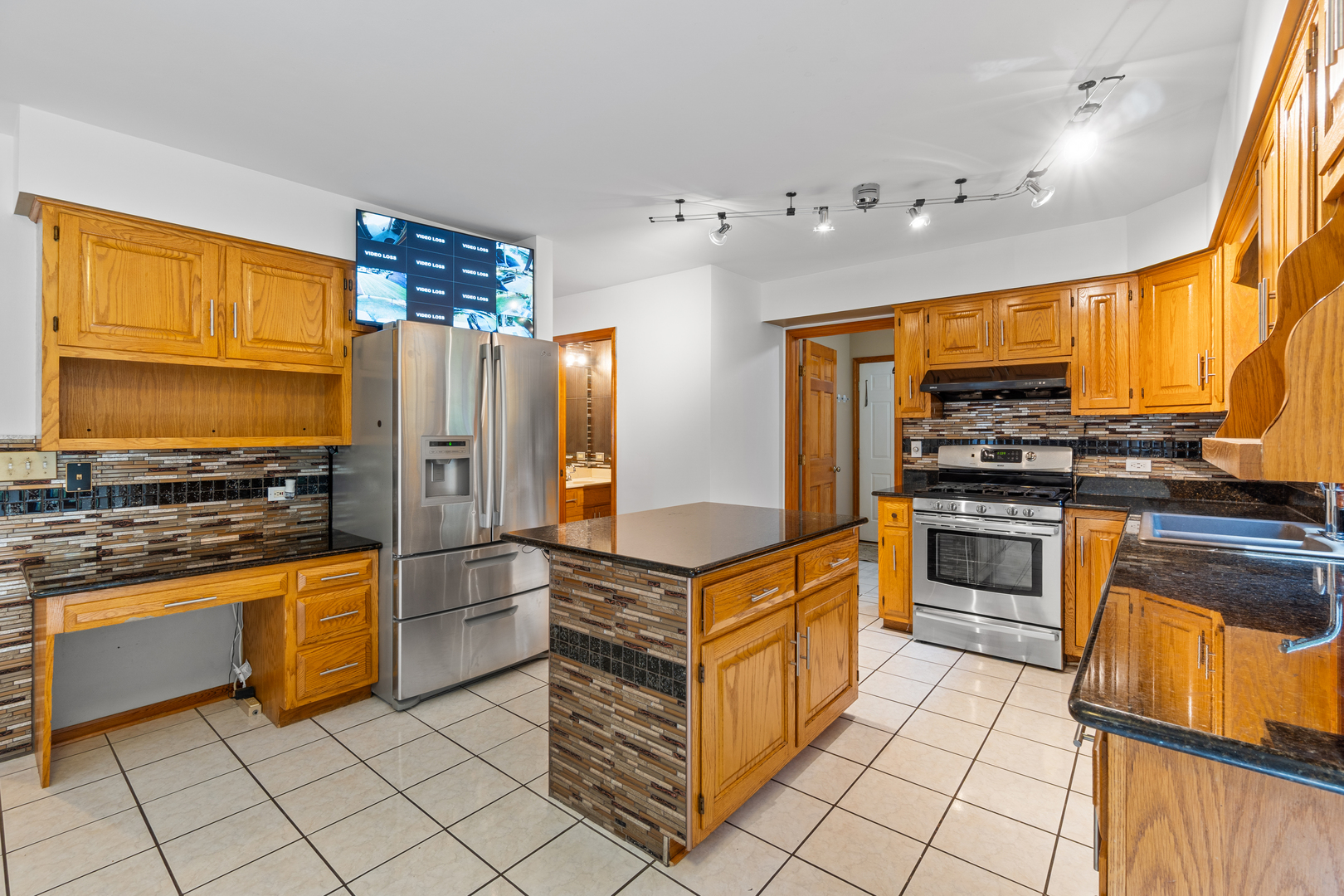 130 Hill Court, West Chicago, IL 60185