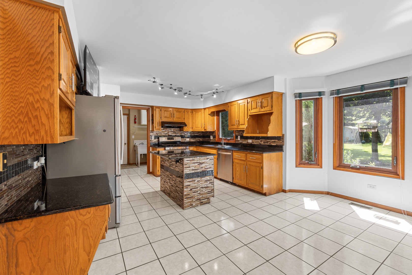 130 Hill Court, West Chicago, IL 60185