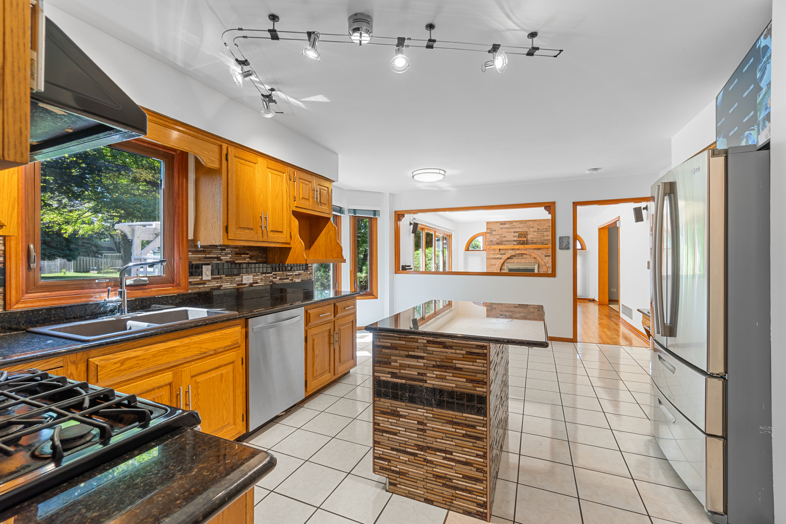 130 Hill Court, West Chicago, IL 60185