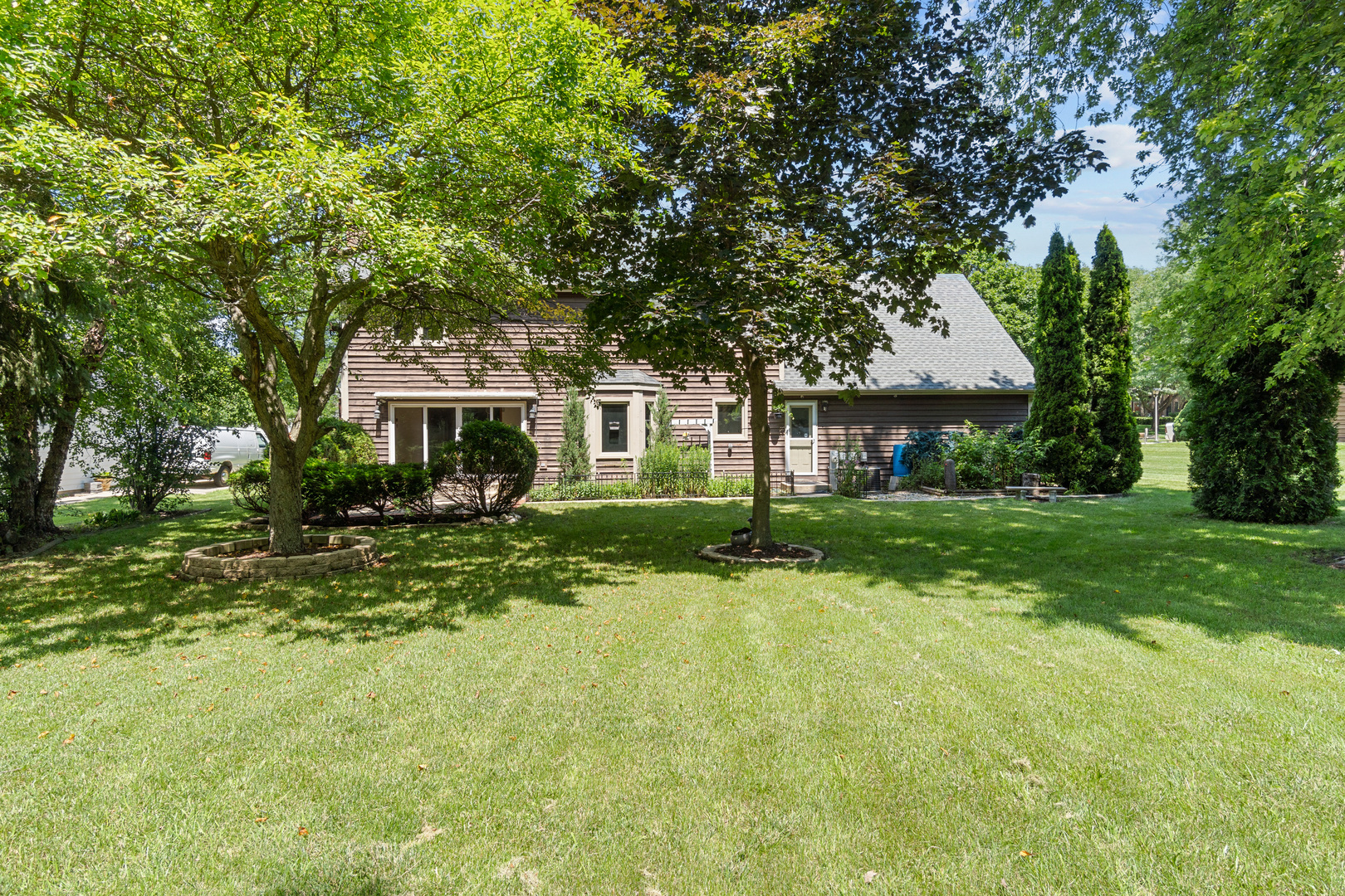 130 Hill Court, West Chicago, IL 60185