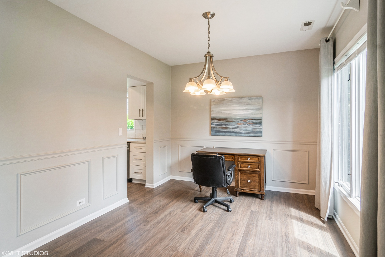 915 Suffolk Court, Libertyville, IL 60048