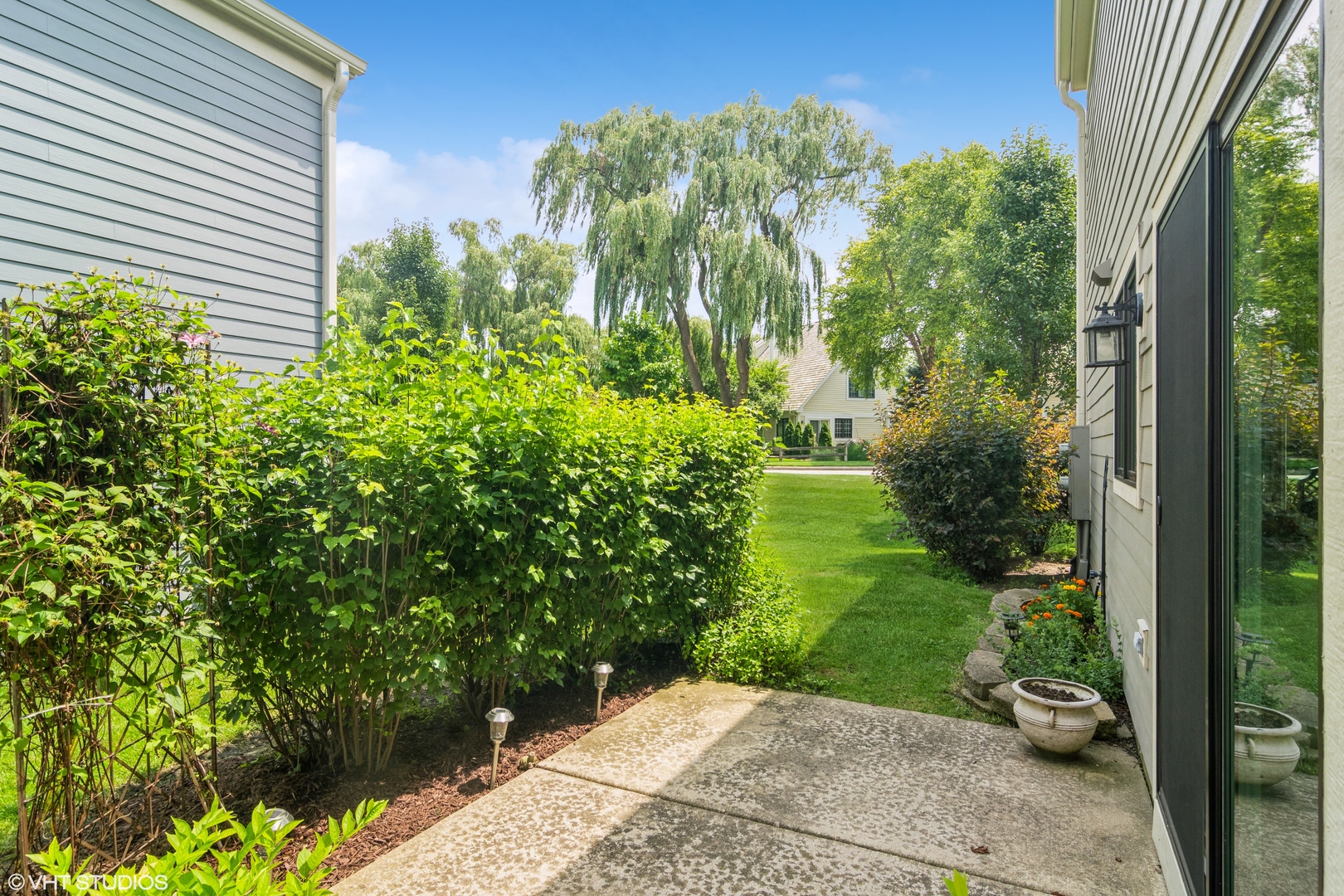 915 Suffolk Court, Libertyville, IL 60048