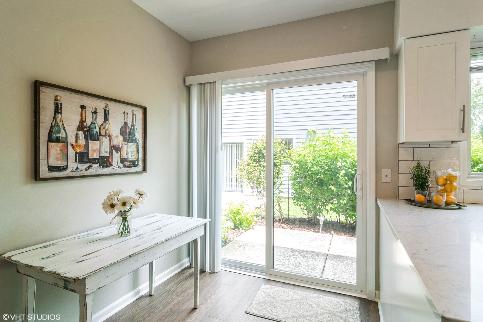 915 Suffolk Court, Libertyville, IL 60048