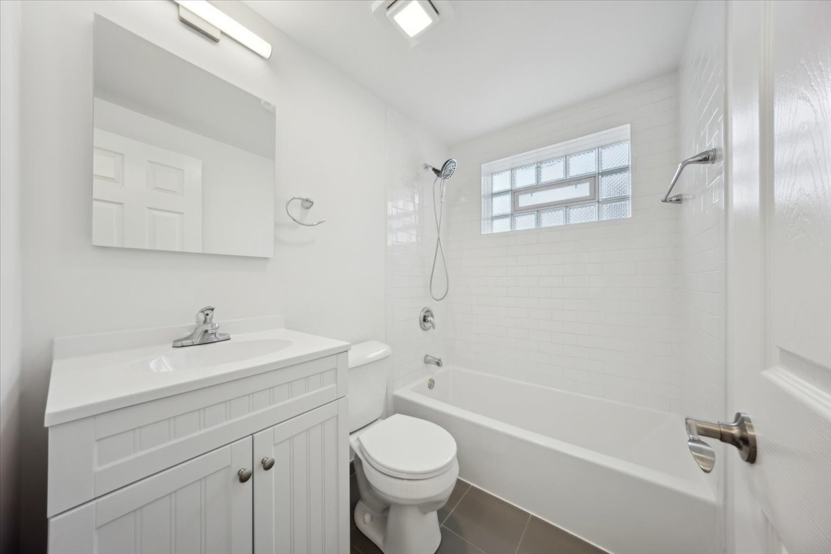 6357 W ADDISON Street #GSE, Chicago, IL 60634
