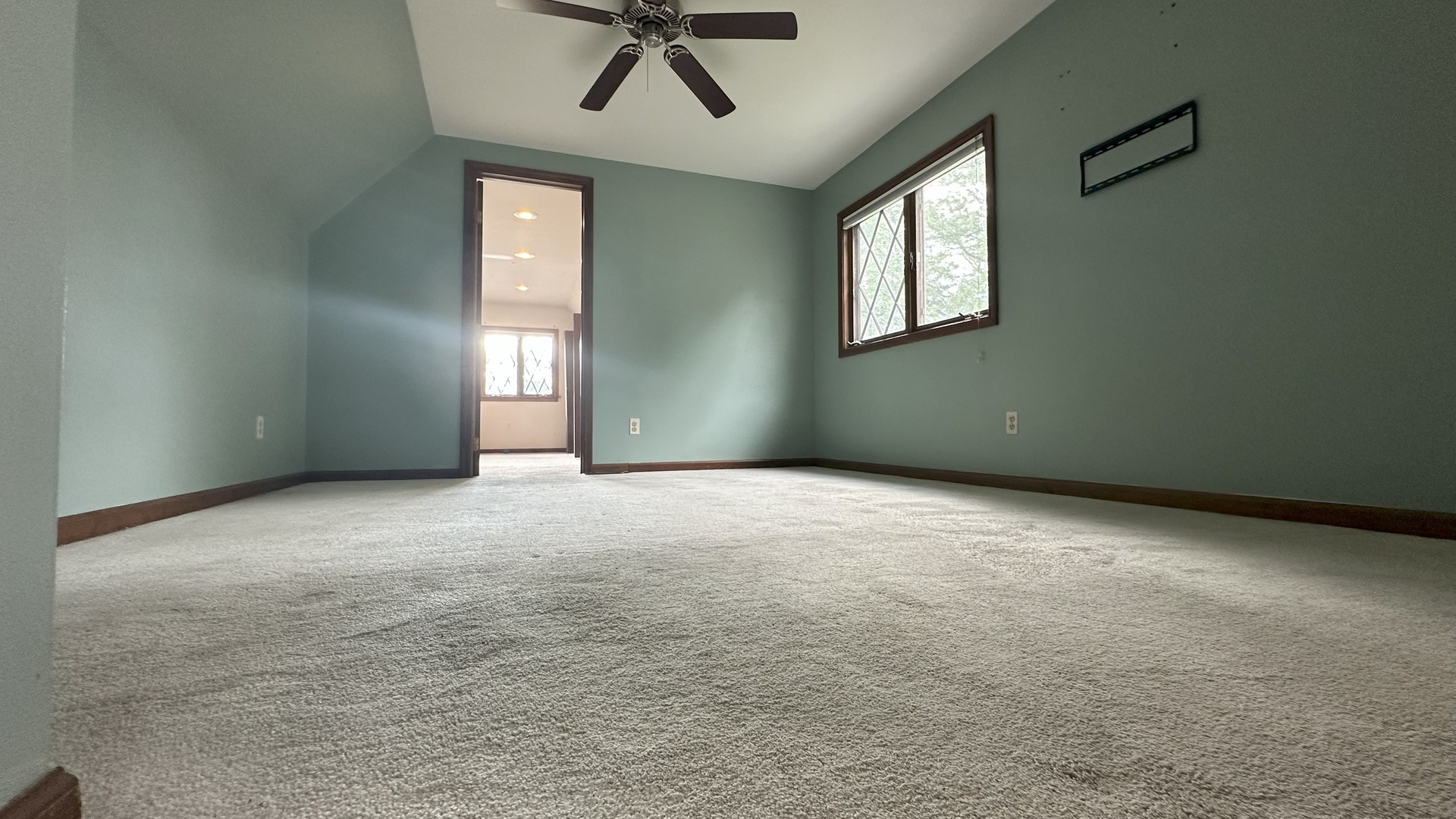 40 Ashlawn Avenue, Oswego, IL 60543