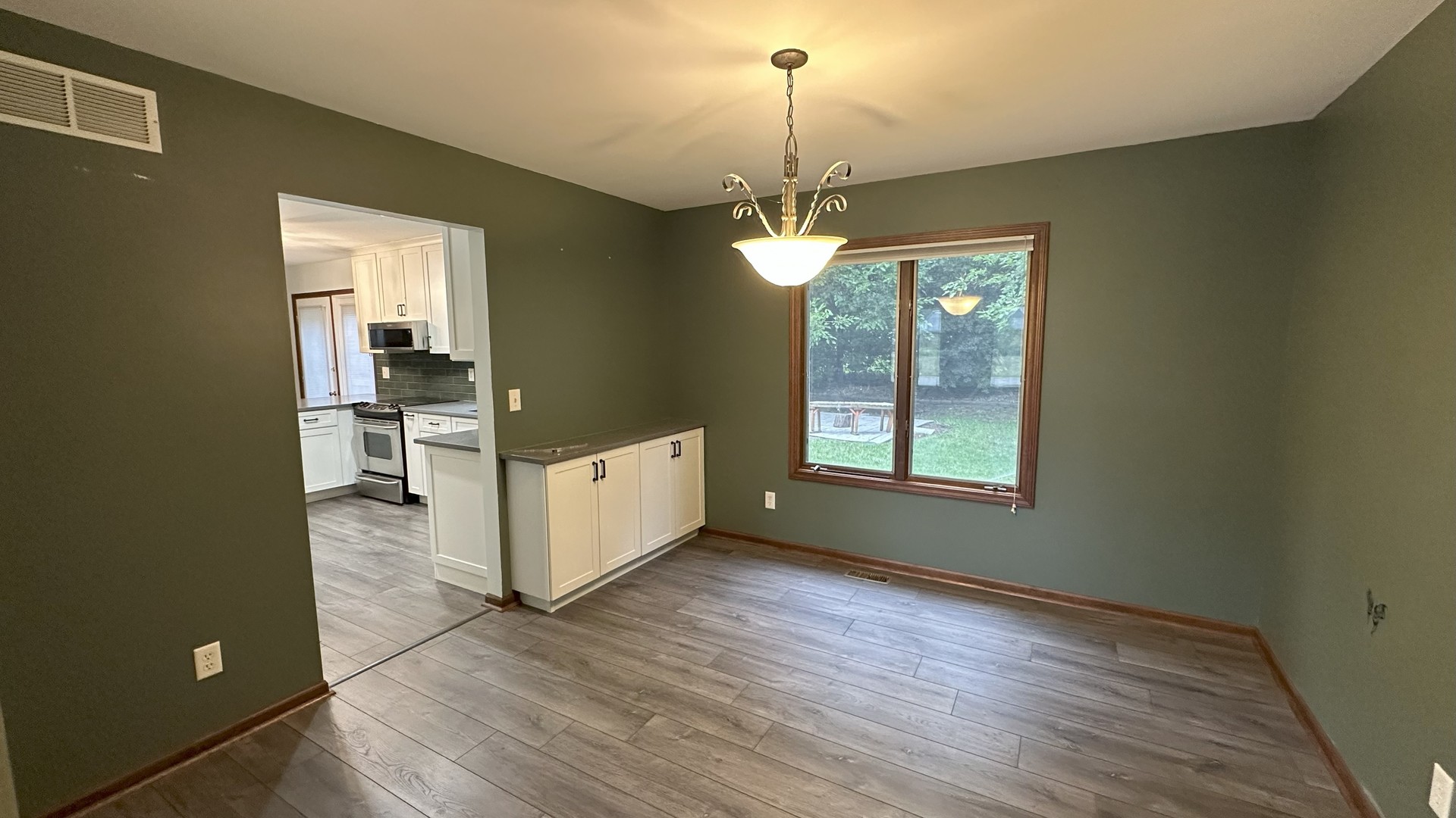 40 Ashlawn Avenue, Oswego, IL 60543