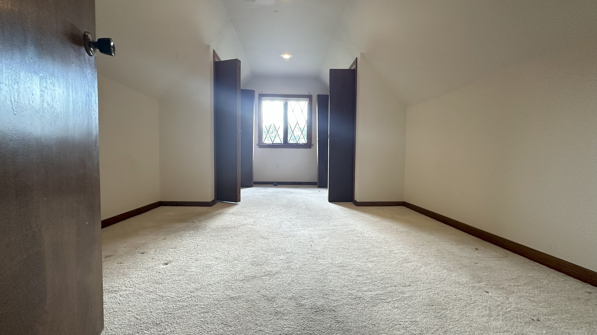 40 Ashlawn Avenue, Oswego, IL 60543