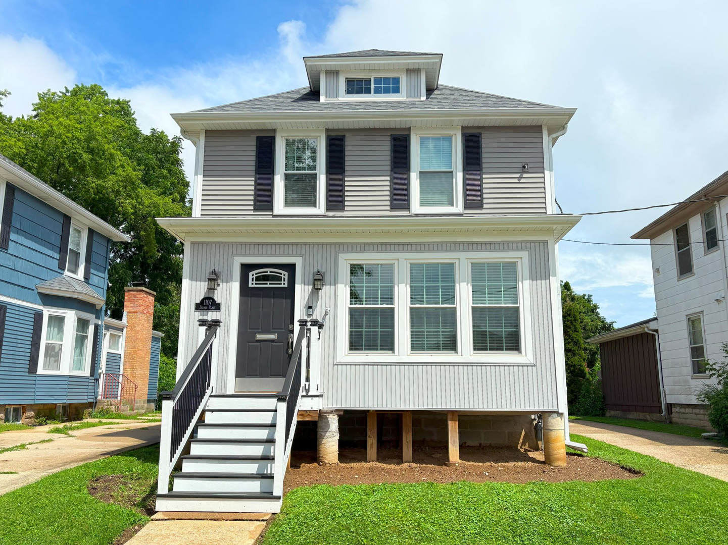 1107 Palmer Place, Waukegan, IL 60085