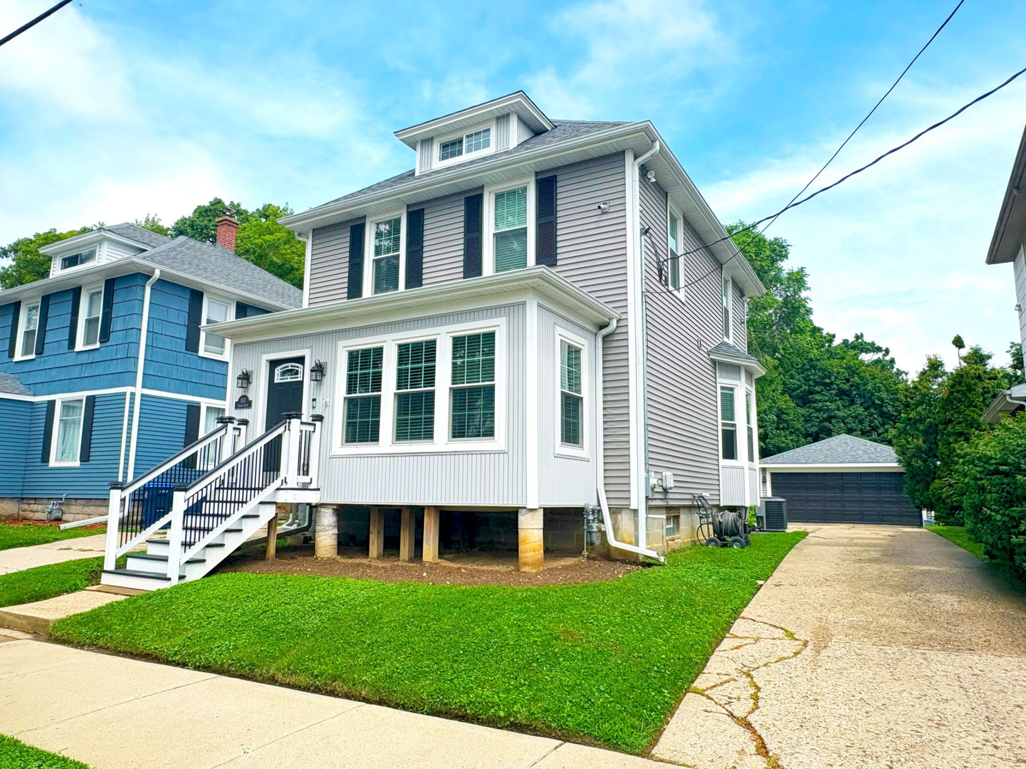 1107 Palmer Place, Waukegan, IL 60085