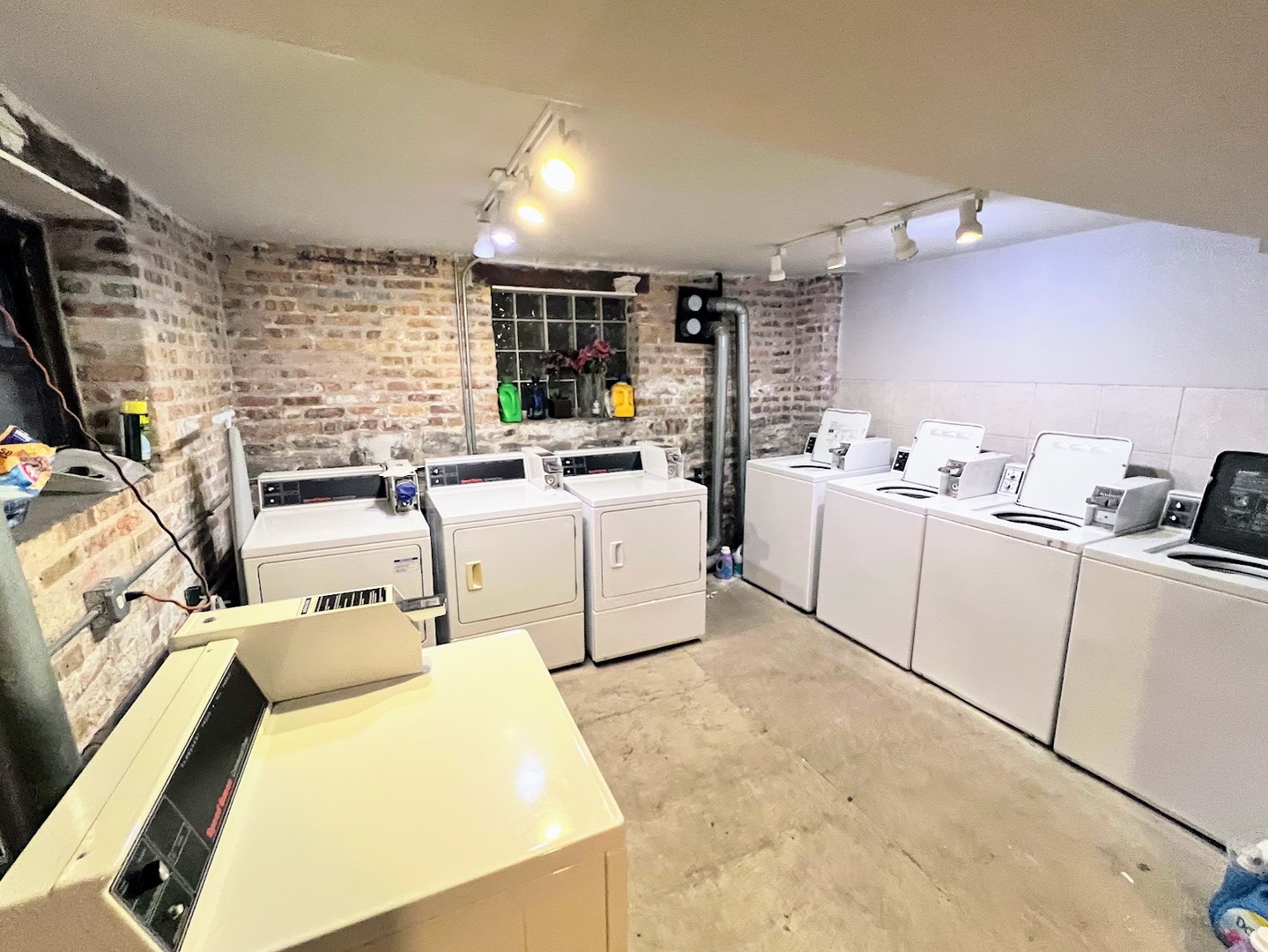 2113 W North Avenue #2, Chicago, IL 60647