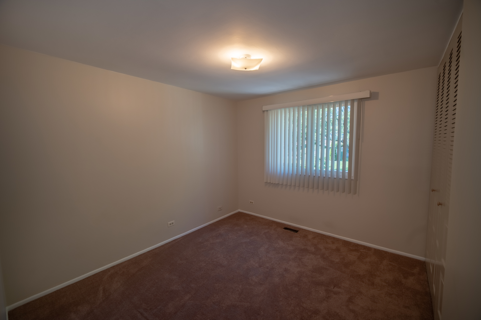 1302 Oxford Lane, Wheaton, IL 60189