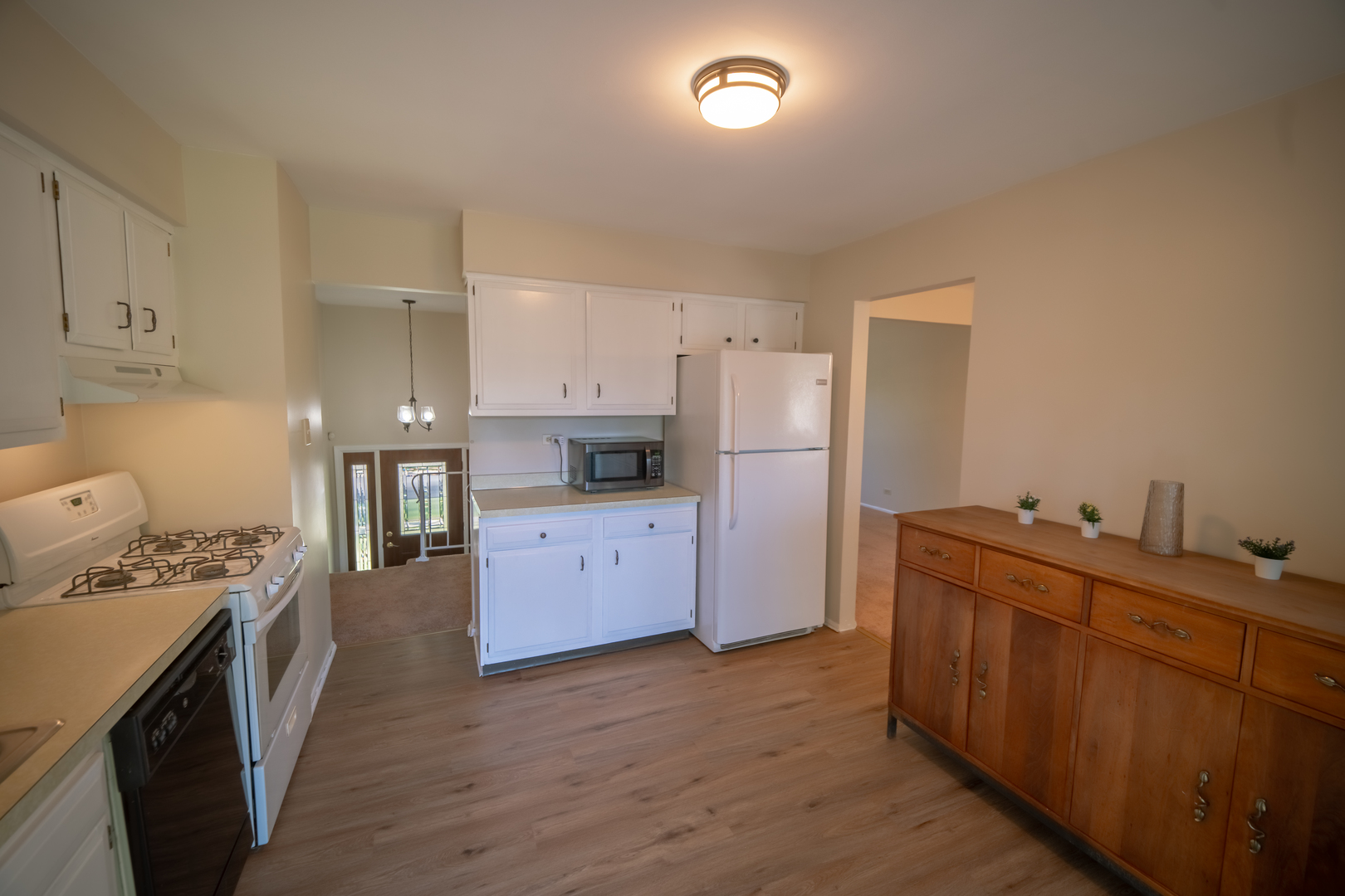 1302 Oxford Lane, Wheaton, IL 60189