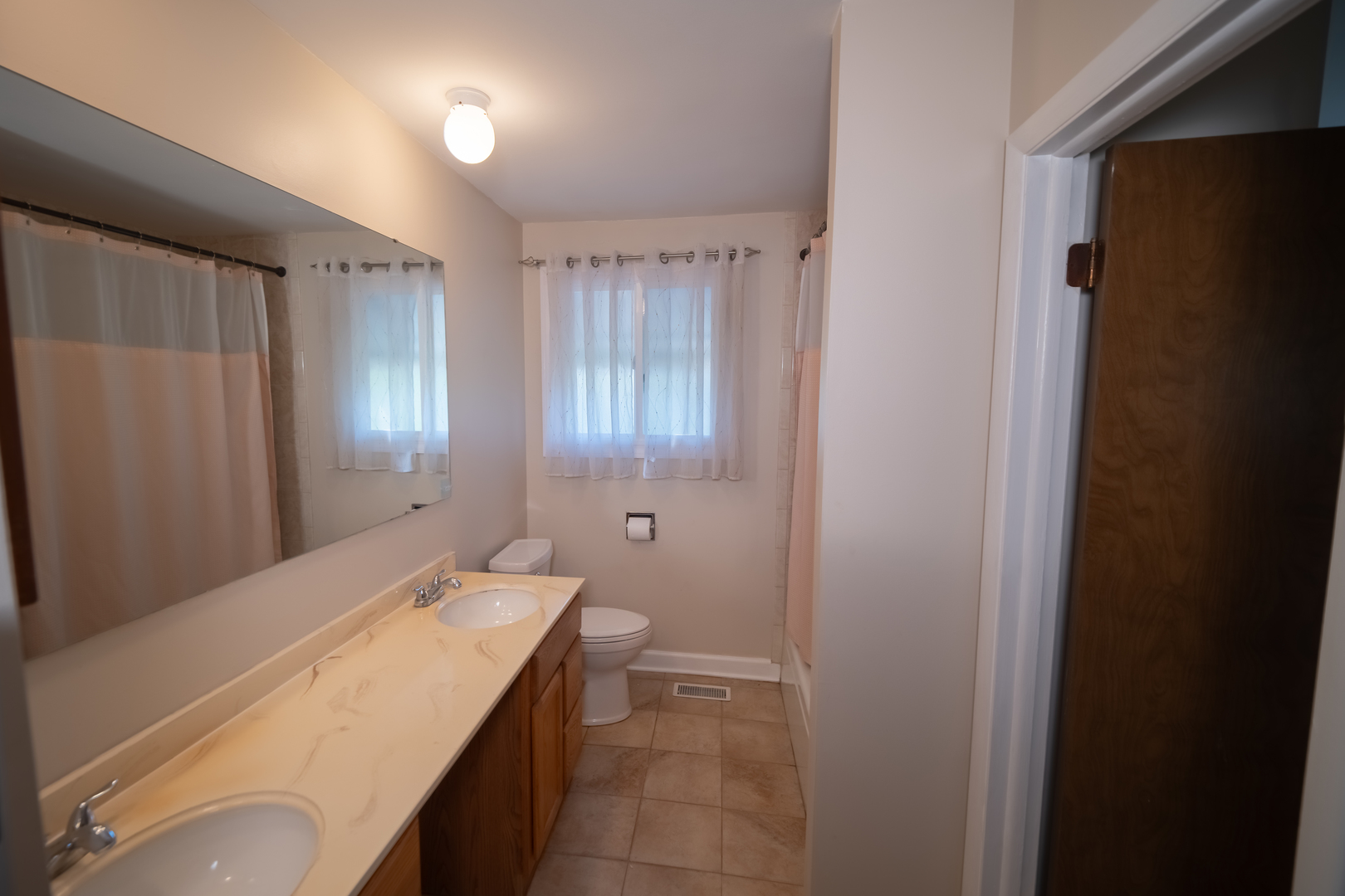 1302 Oxford Lane, Wheaton, IL 60189