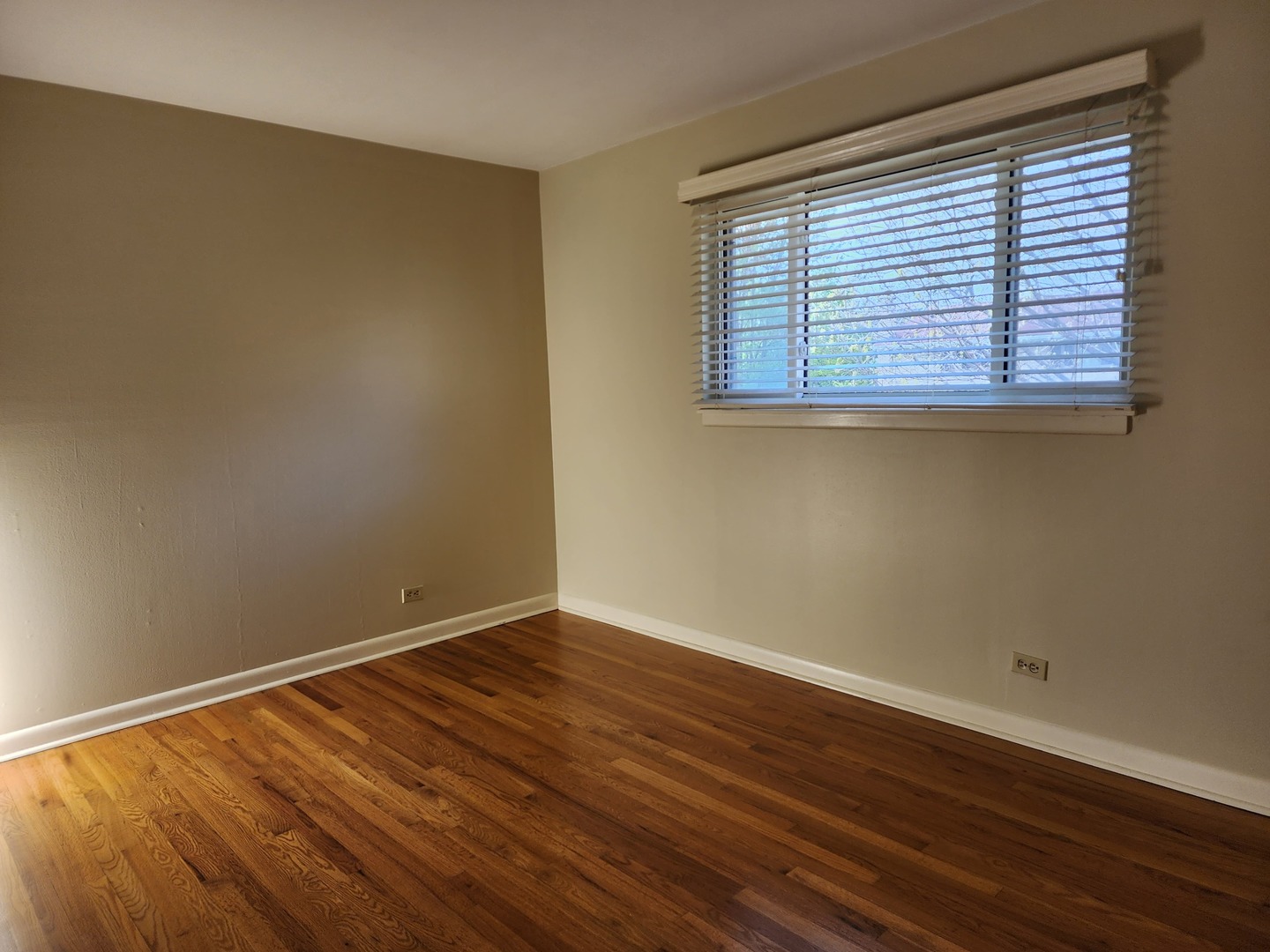 660 W Central Road, Arlington Heights, IL 60005
