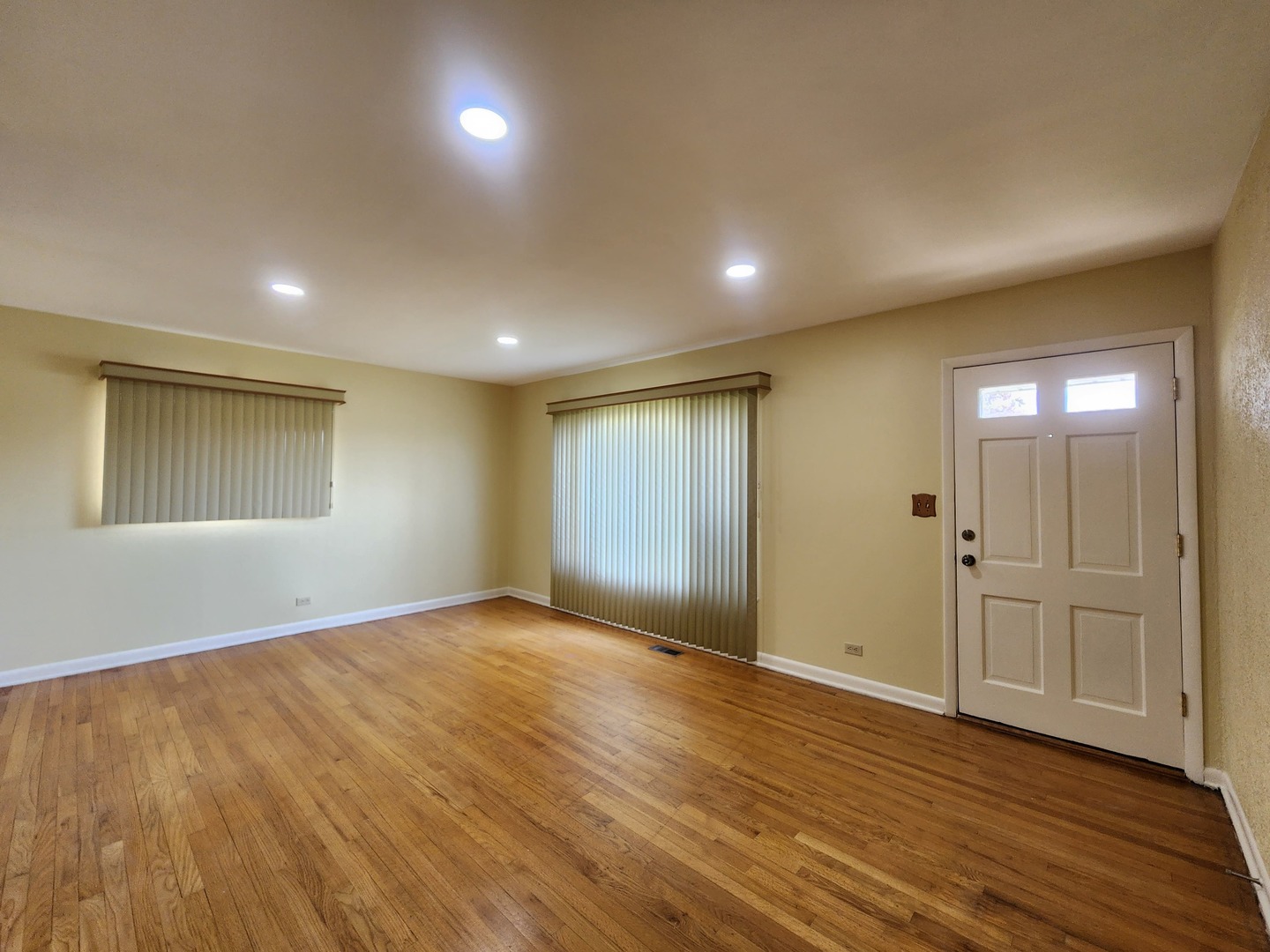 660 W Central Road, Arlington Heights, IL 60005