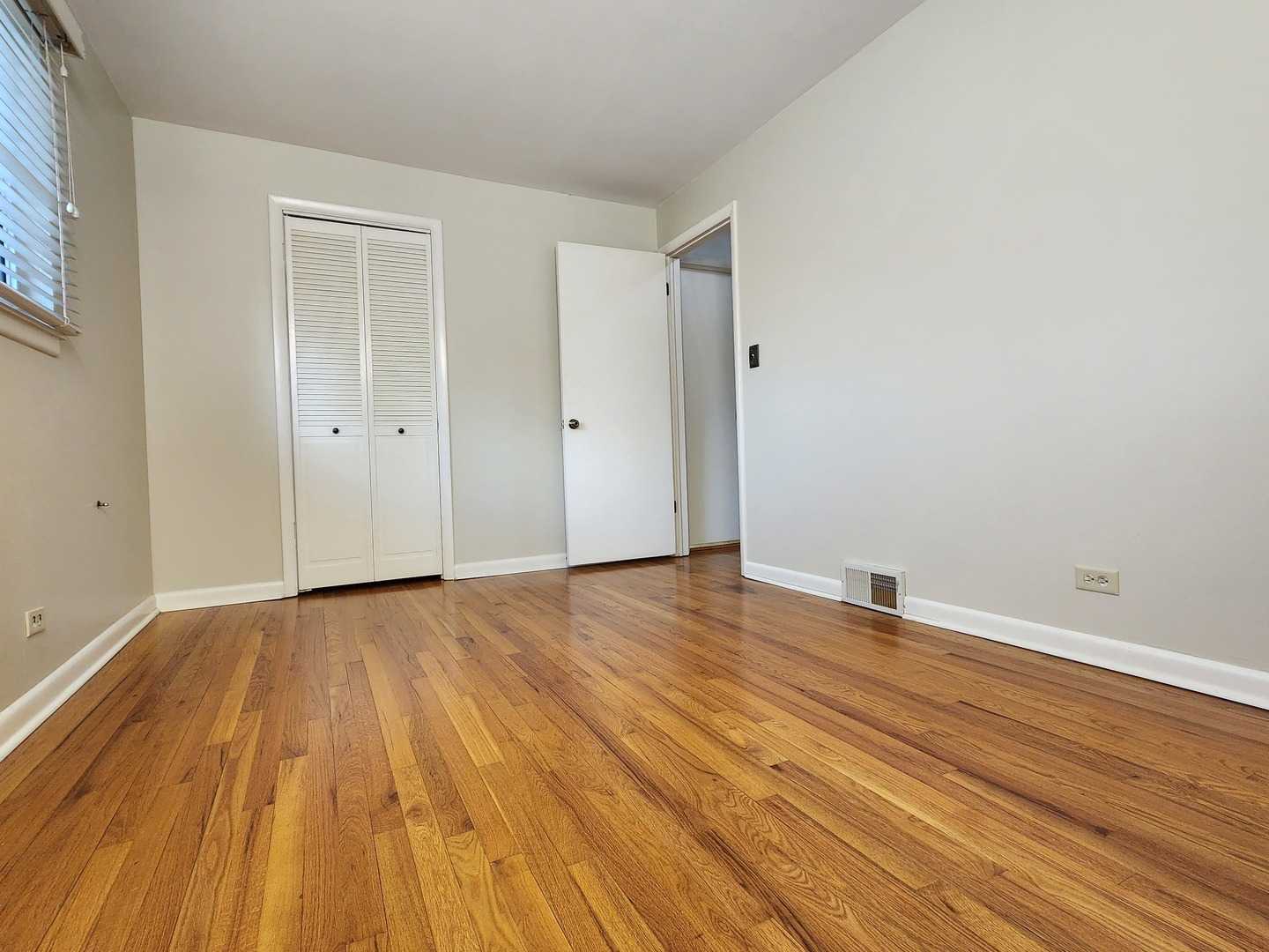 660 W Central Road, Arlington Heights, IL 60005