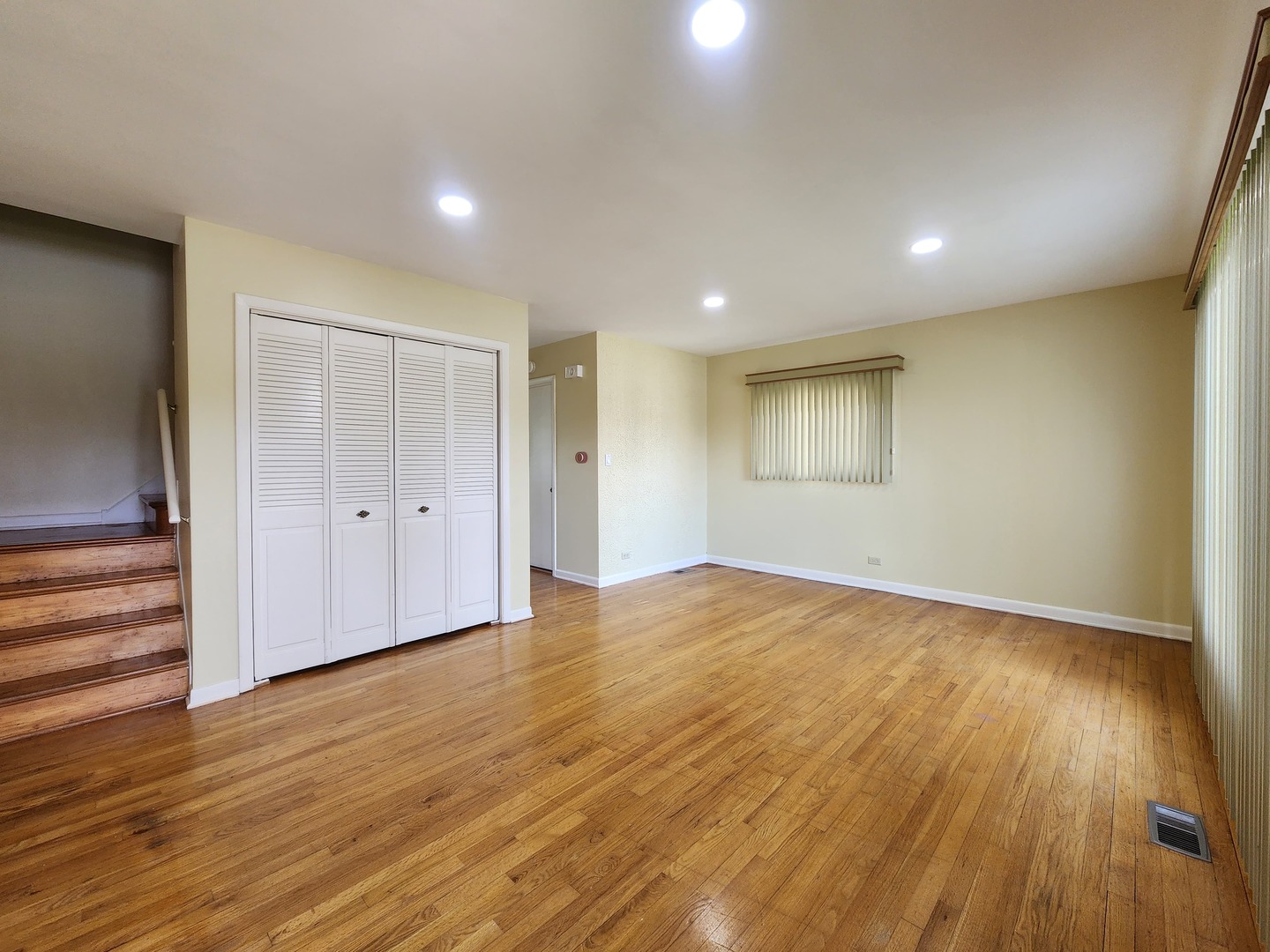 660 W Central Road, Arlington Heights, IL 60005
