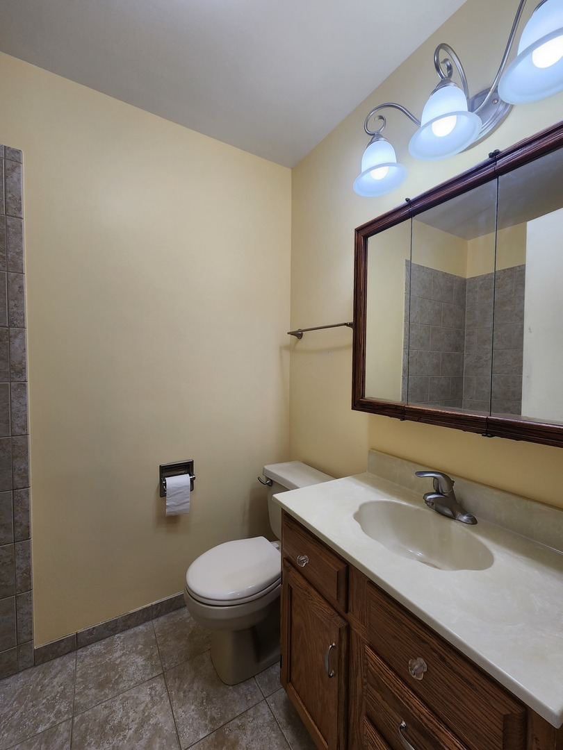 660 W Central Road, Arlington Heights, IL 60005