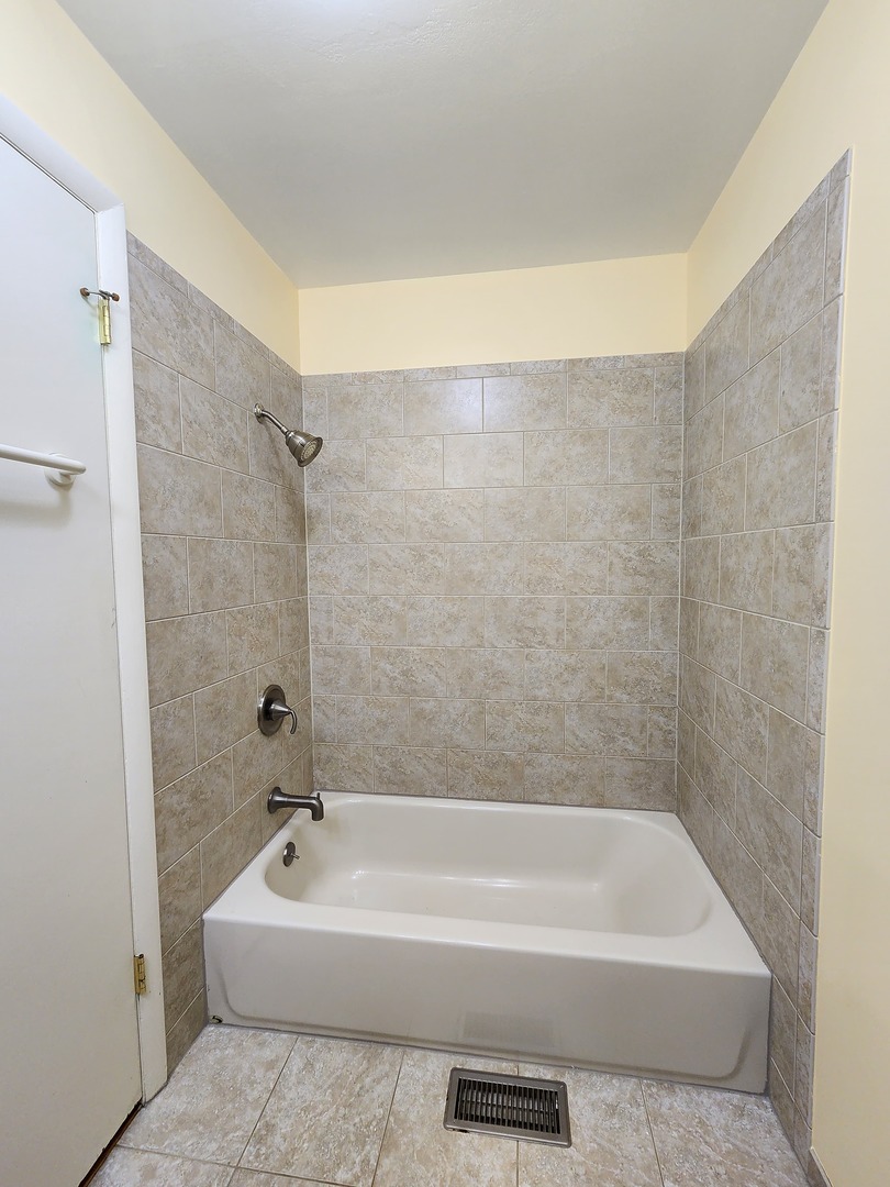 660 W Central Road, Arlington Heights, IL 60005