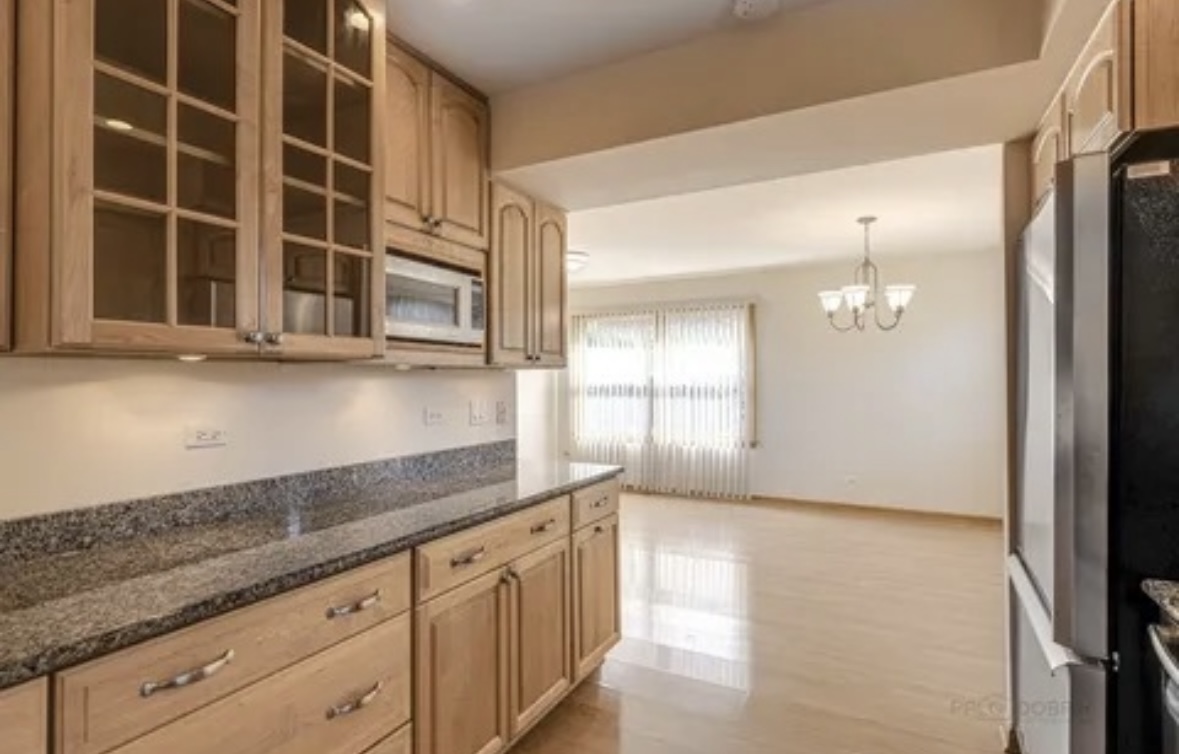 315 E VALLEY Lane, Arlington Heights, IL 60004