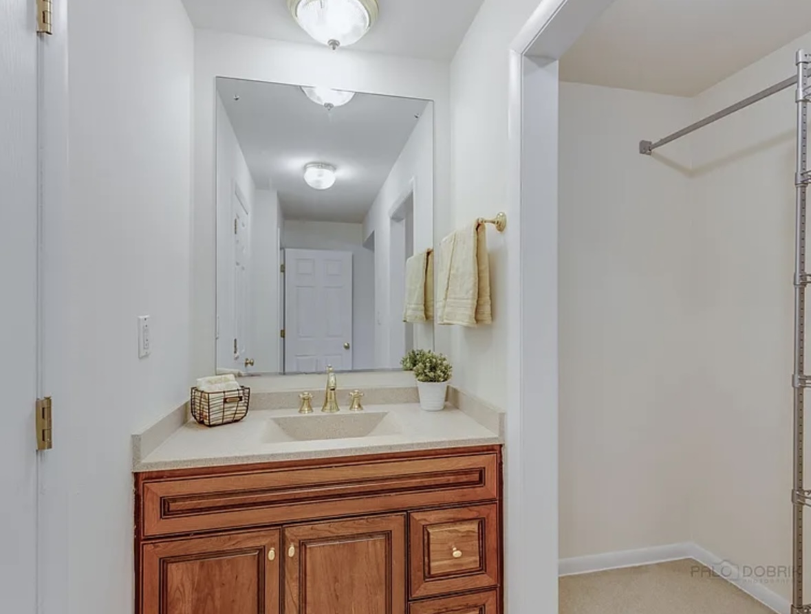 317 E VALLEY Lane, Arlington Heights, IL 60004