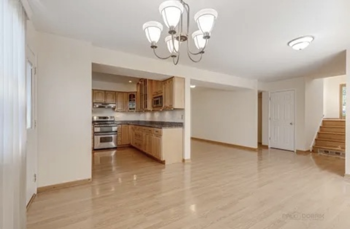 315 E VALLEY Lane, Arlington Heights, IL 60004