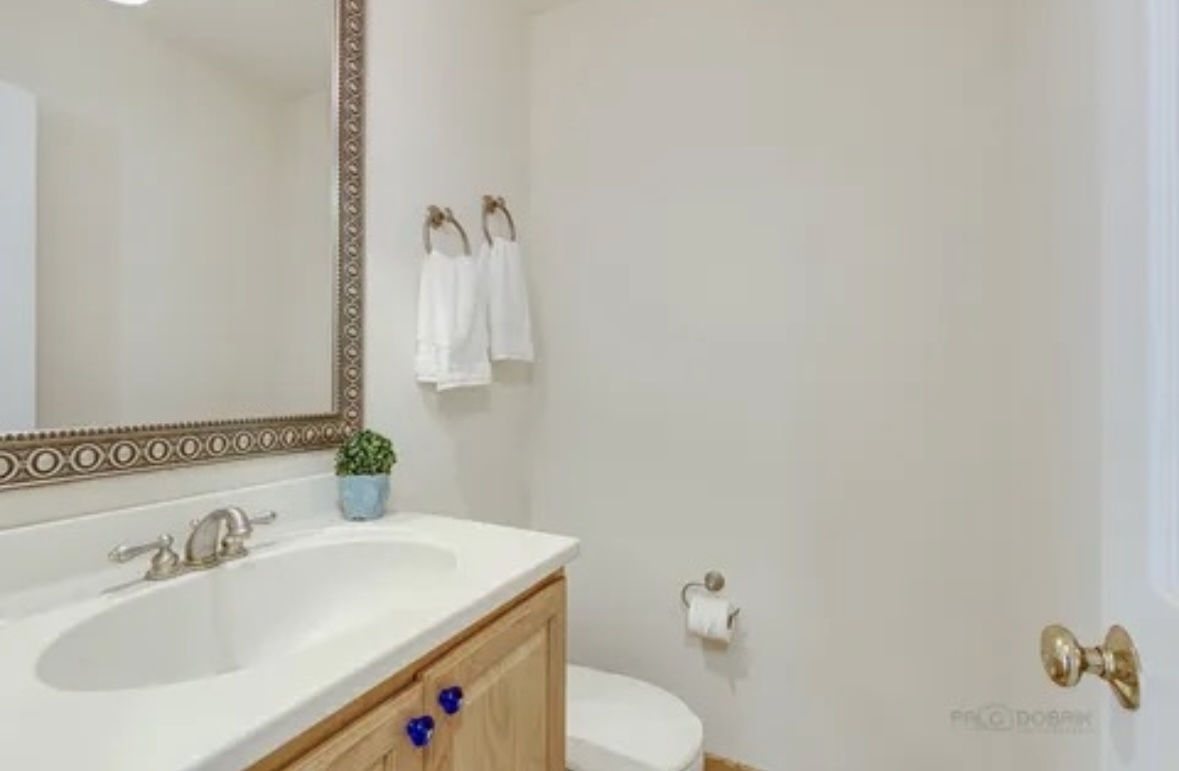 315 E VALLEY Lane, Arlington Heights, IL 60004