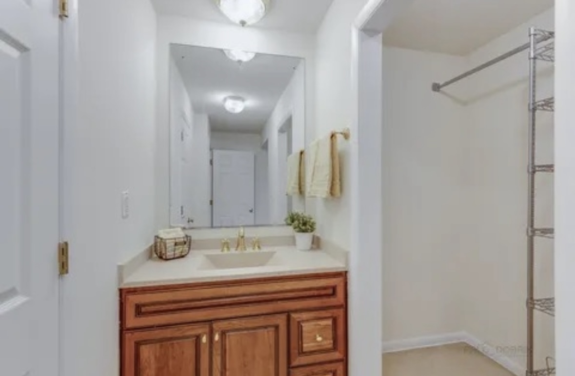 315 E VALLEY Lane, Arlington Heights, IL 60004