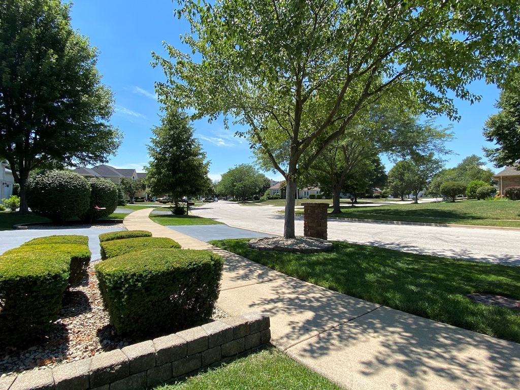 1681 Harris Drive, Aurora, IL 60502