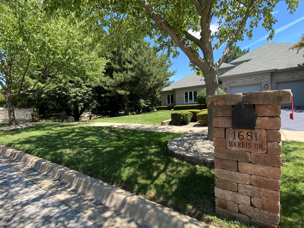 1681 Harris Drive, Aurora, IL 60502