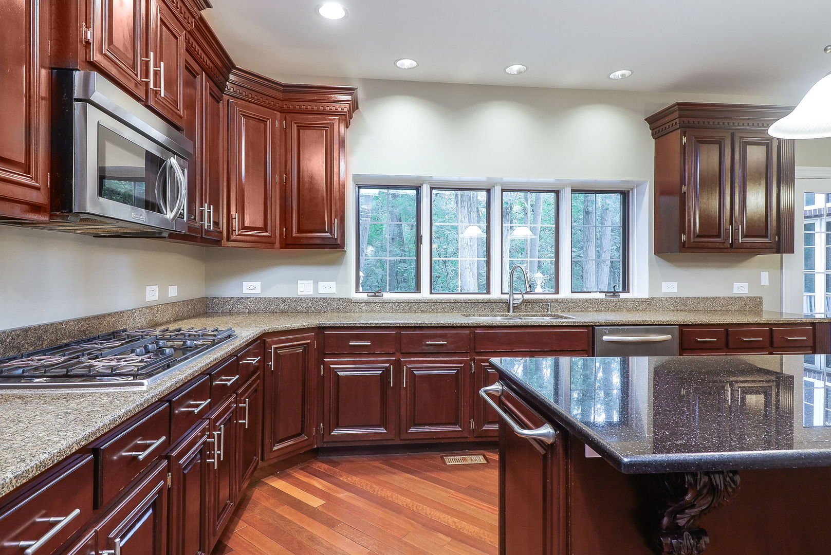 9660 PACIFIC Court, Burr Ridge, IL 60527