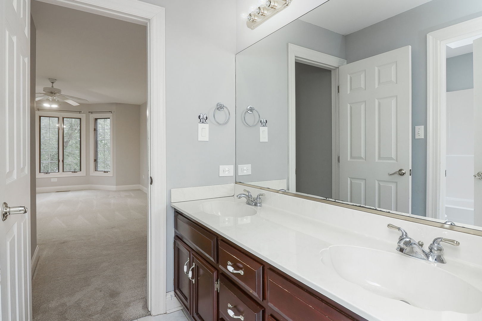9660 PACIFIC Court, Burr Ridge, IL 60527