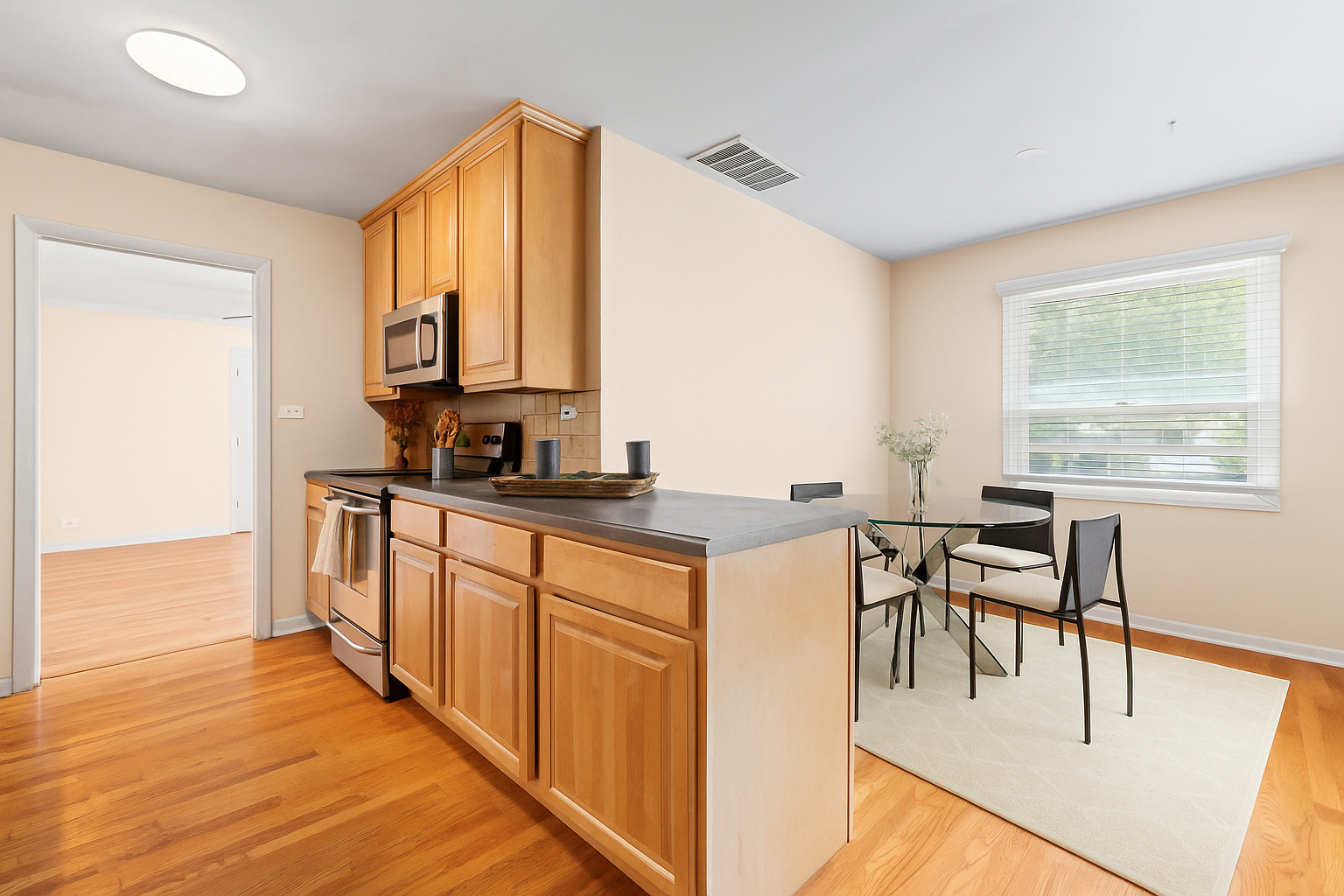 532 Apache Lane, Carol Stream, IL 60188