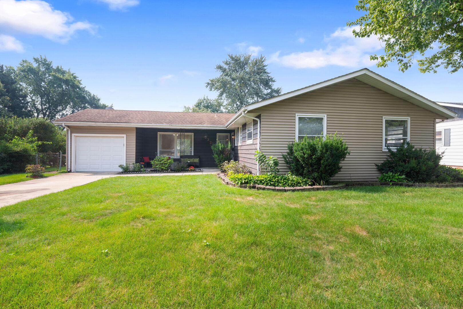 532 Apache Lane, Carol Stream, IL 60188