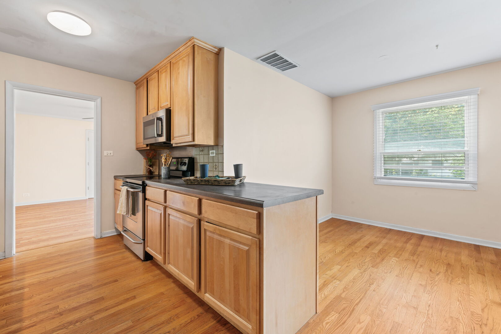 532 Apache Lane, Carol Stream, IL 60188