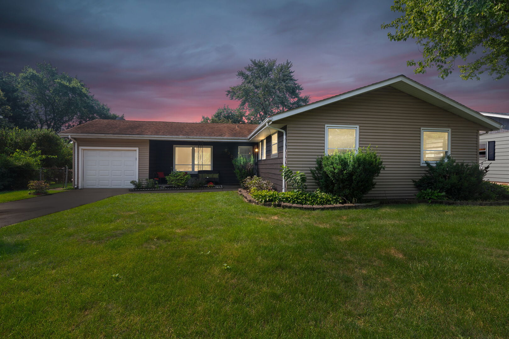 532 Apache Lane, Carol Stream, IL 60188