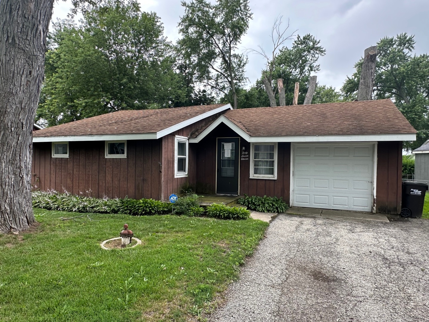 4711 Parkview Drive, Mccullom Lake, IL 60050