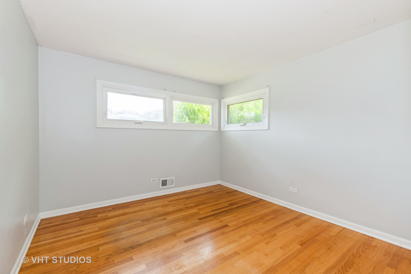 909 S Emerson Street, Mount Prospect, IL 60056