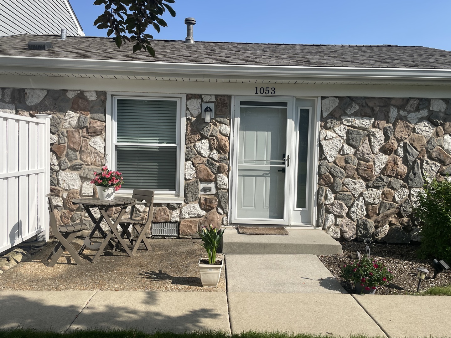 1053 Newport Harbor #1053, Schaumburg, IL 60193
