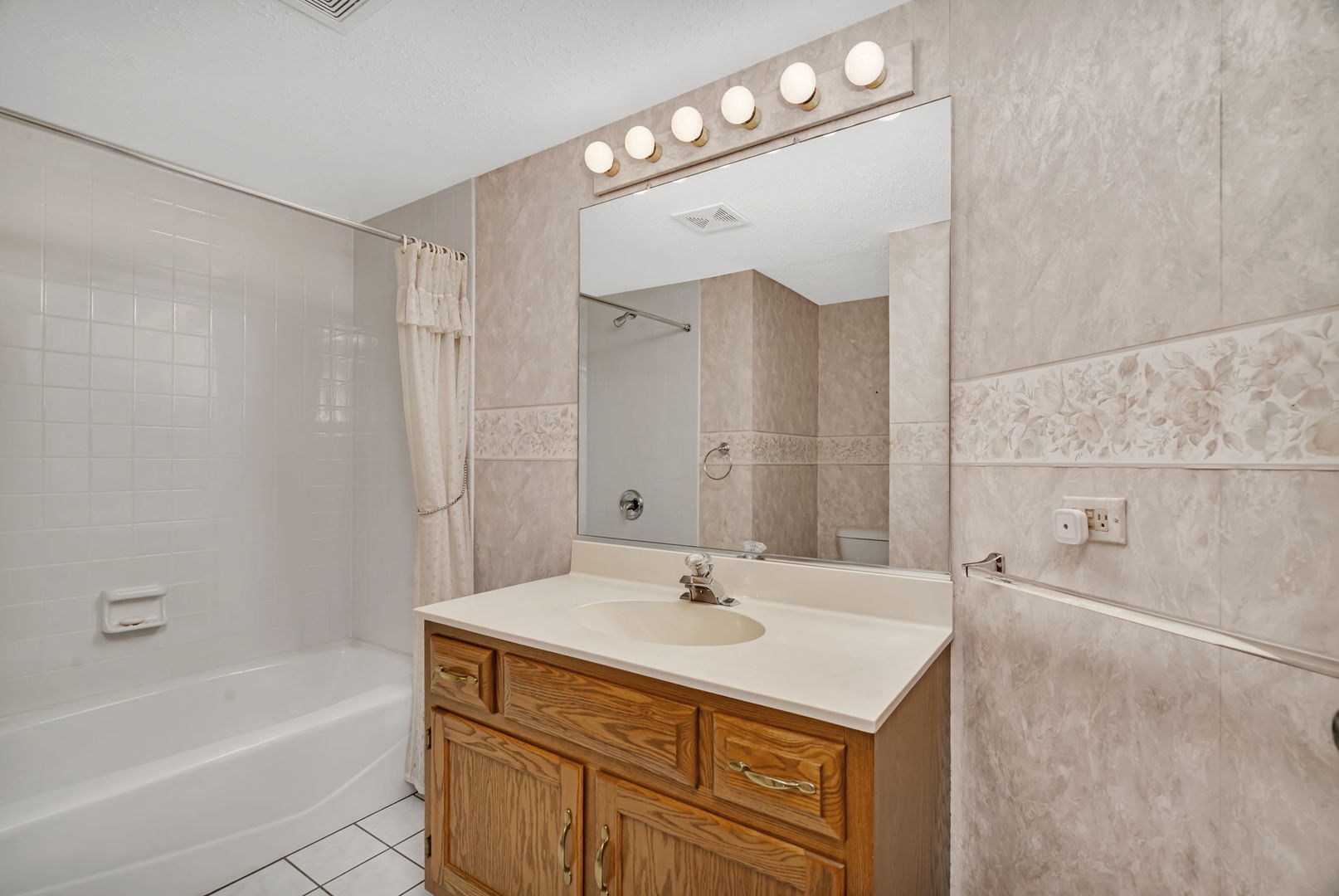 2525 Harbor Drive #2525, Joliet, IL 60431