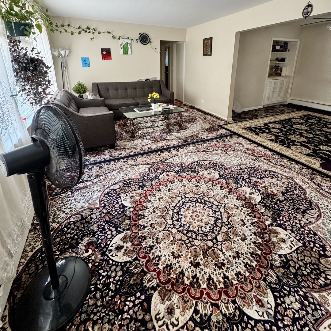 6235 N Mozart Street, Chicago, IL 60659