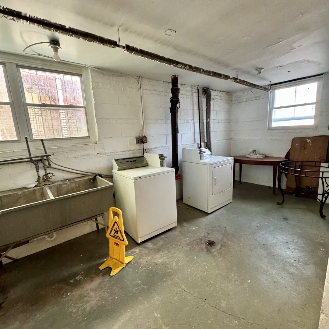 6235 N Mozart Street, Chicago, IL 60659