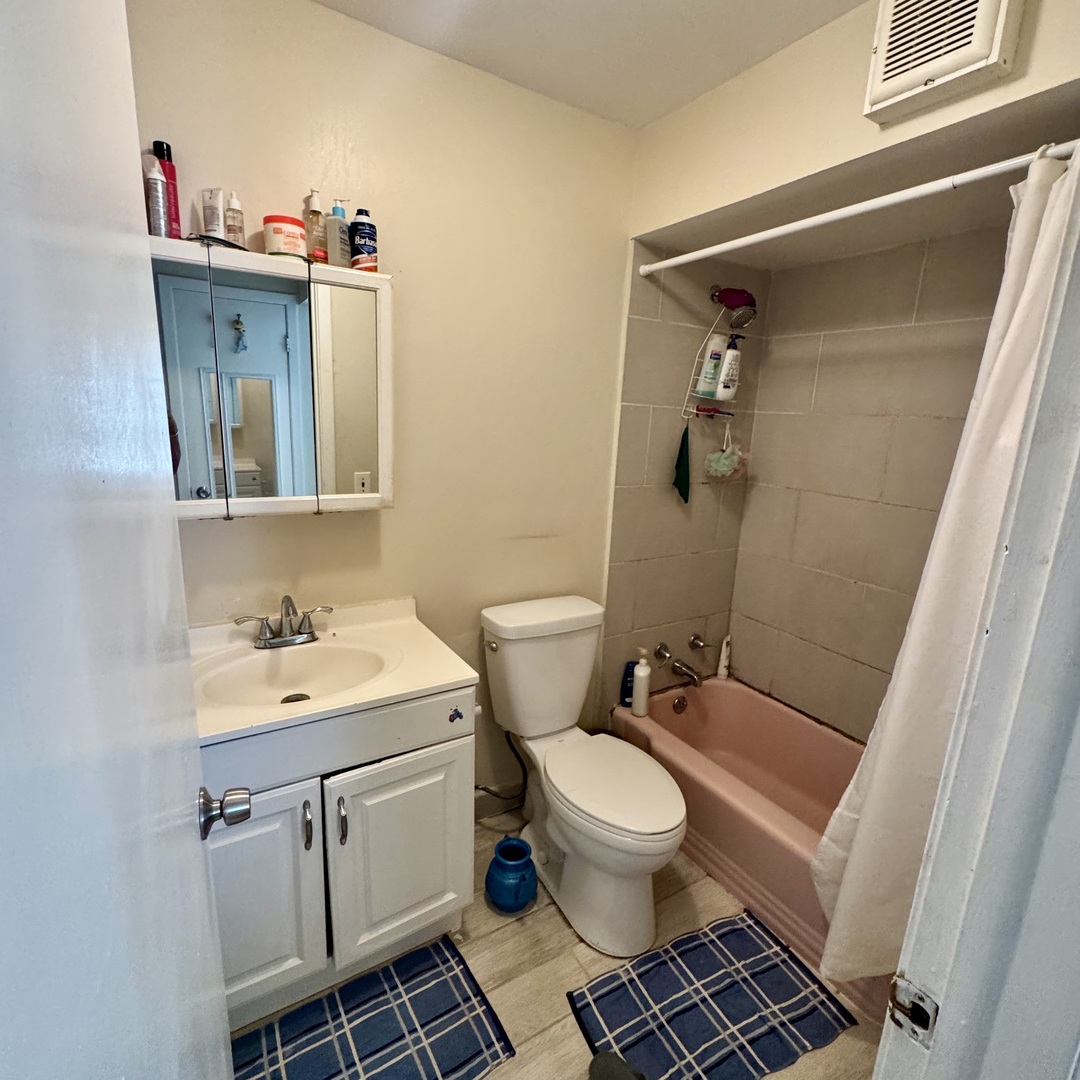 6235 N Mozart Street, Chicago, IL 60659