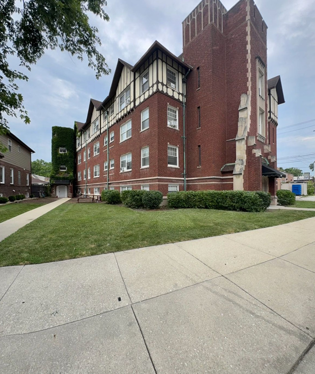 3302 Kenilworth Avenue #305, Berwyn, IL 60402
