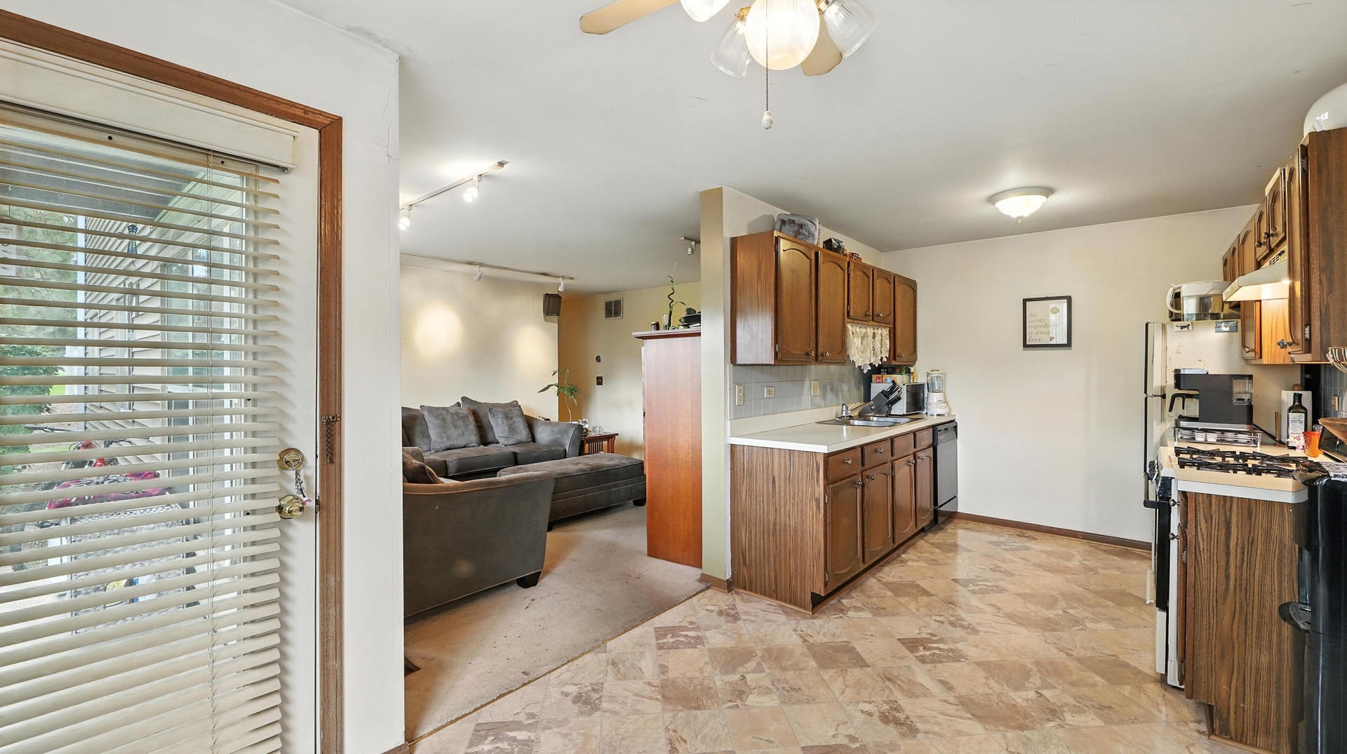 385 Newport Lane #D1, Bartlett, IL 60103