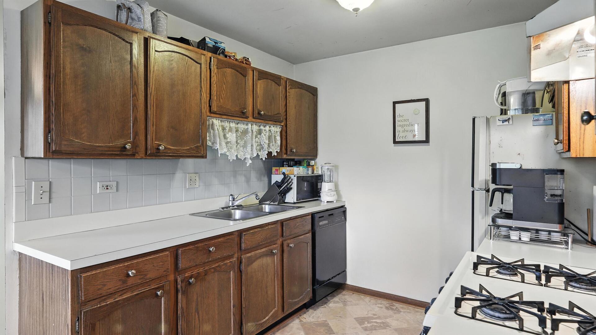 385 Newport Lane #D1, Bartlett, IL 60103