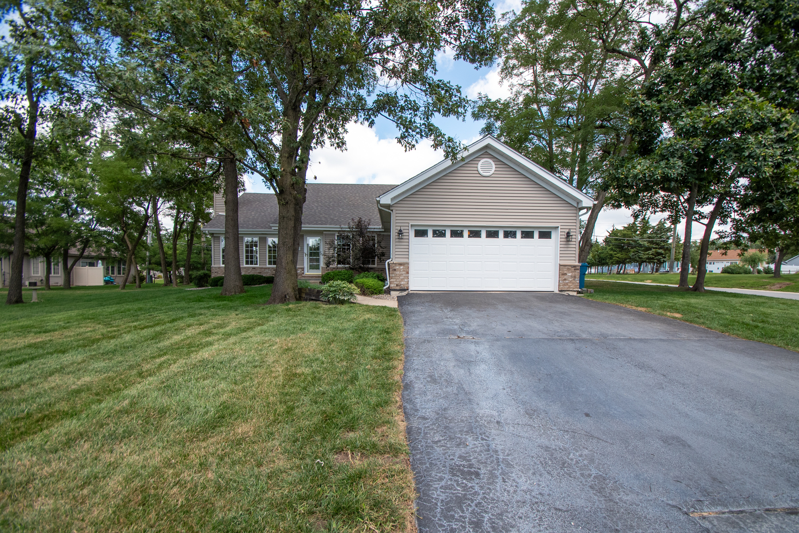 93 W Richton Road, Crete, IL 60417