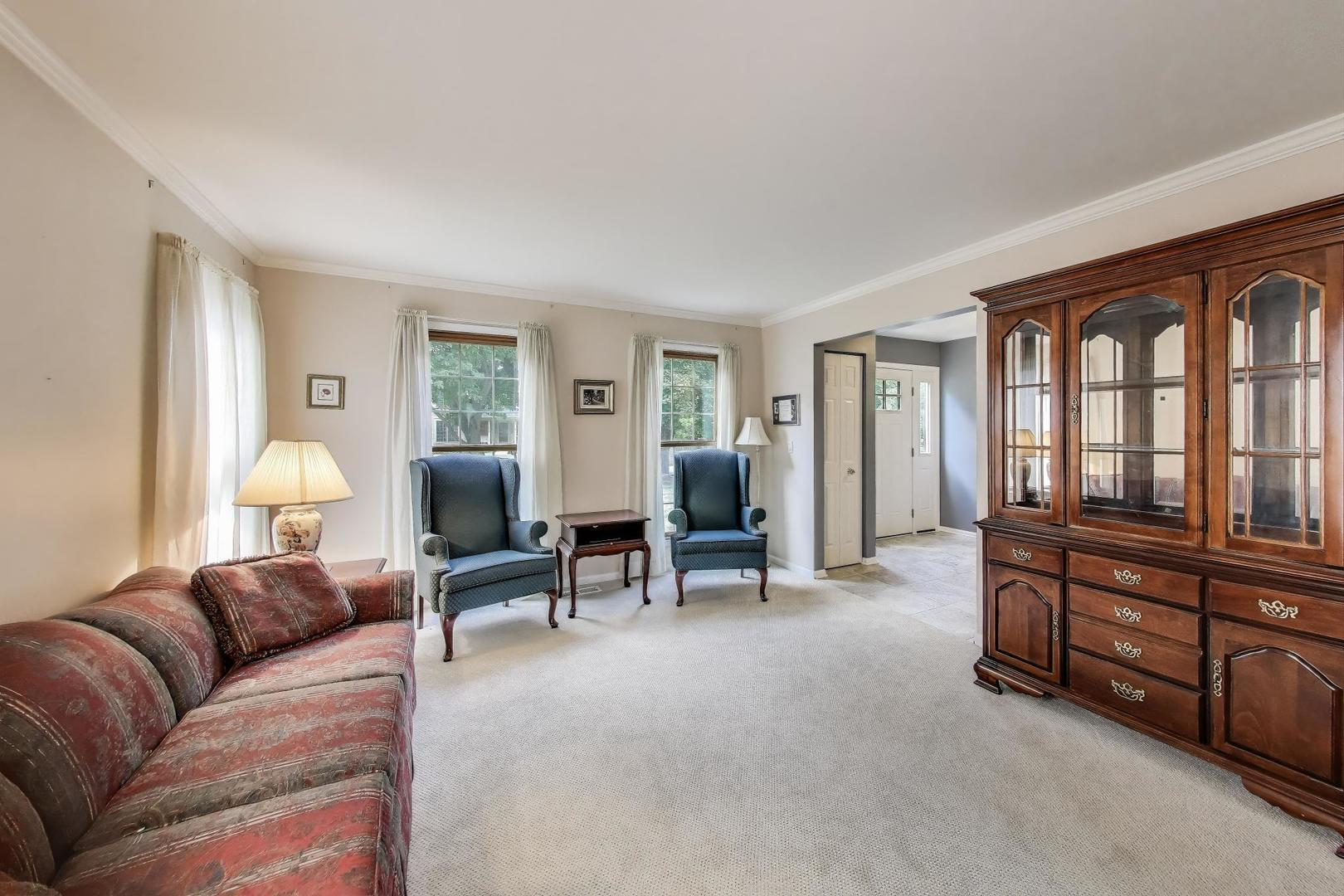 1113 Deep Woods Drive, Elgin, IL 60120
