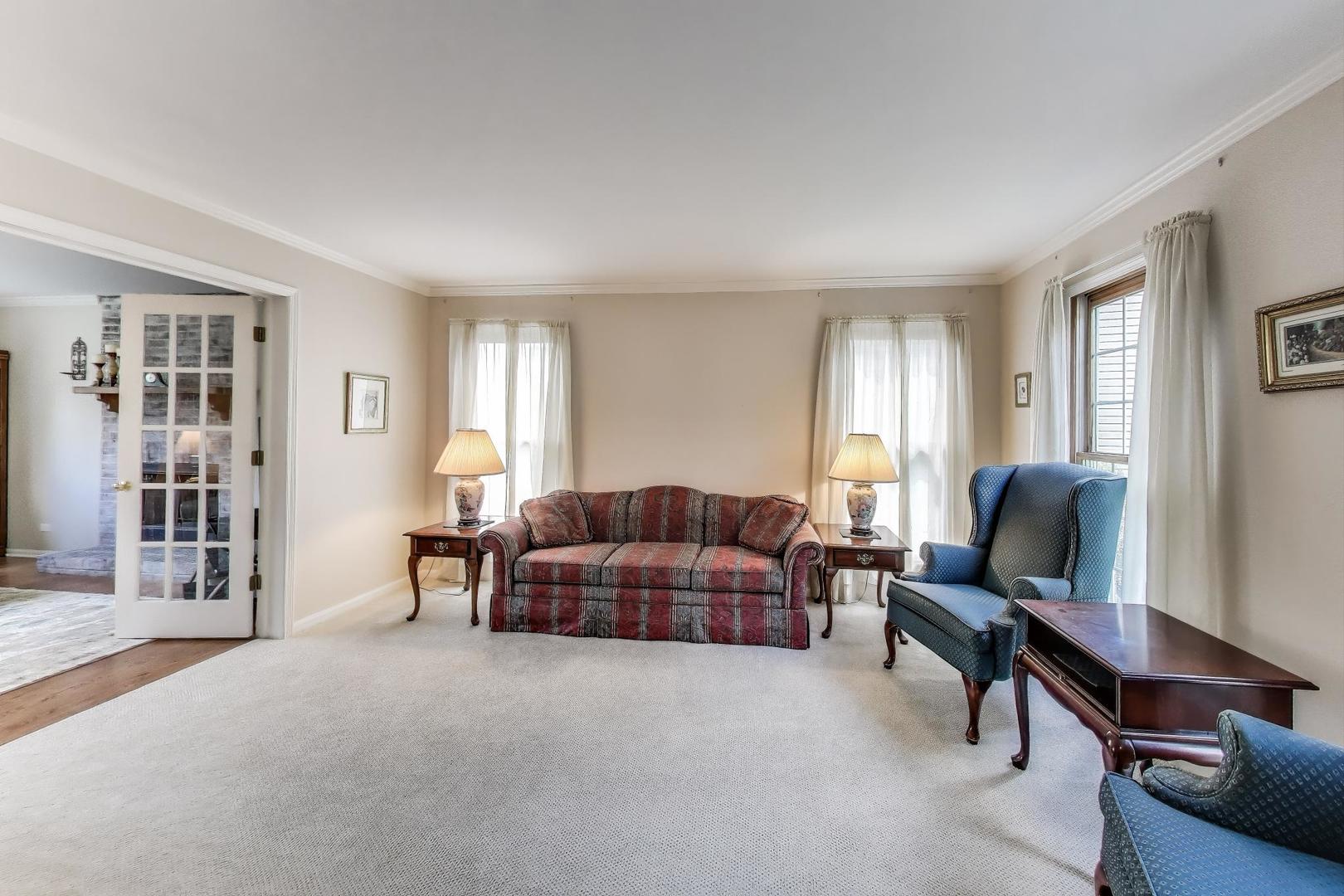 1113 Deep Woods Drive, Elgin, IL 60120