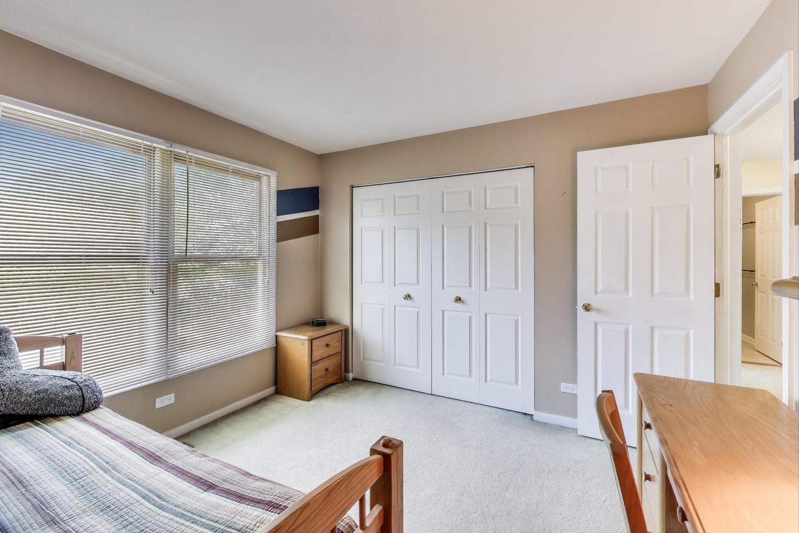 1113 Deep Woods Drive, Elgin, IL 60120